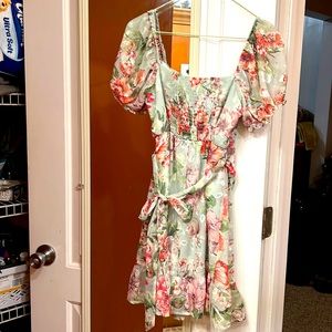 Very pretty mini dress flowery